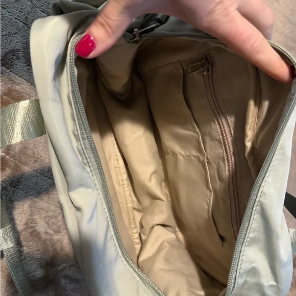 ECOHUB Small Gym Bag for Women GREEN NWT - Picture 6 of 8